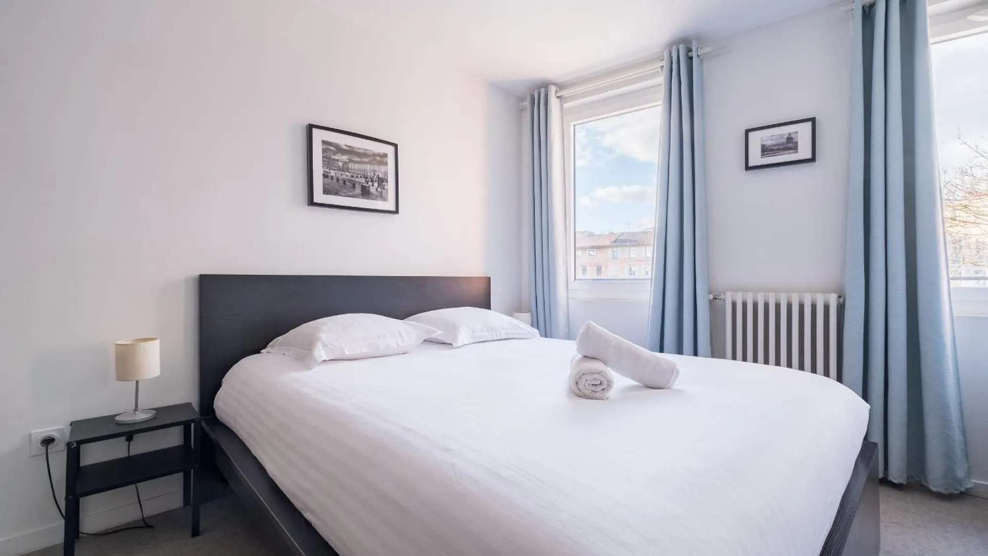Blue Light - Jolie Logement Sur Les Ramblas Toulouse 0*,  France